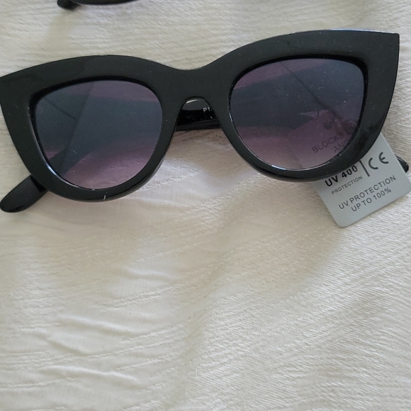 2 pair black ladies sunglasses - Picture 2 of 3
